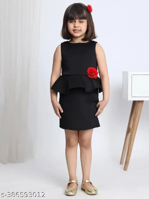 Black polyester bodycon mini dress for kids, printed net toy balloon theme, sleeveless partywear