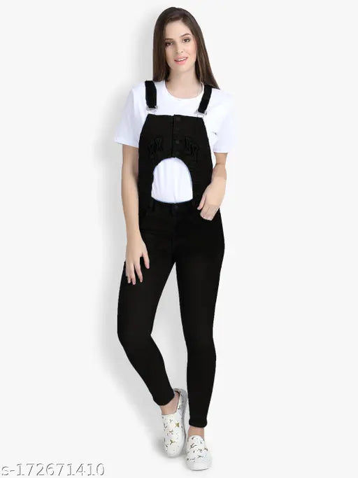 High waist blue denim dungarees, short sleeves, adjustable straps, metallic buttons, four pockets, waistband with belt loops