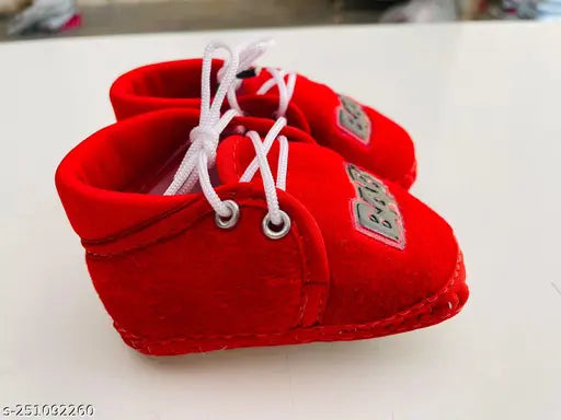 Soft canvas new born baby booties for boy and girl, featuring cartoon faces. Perfect for keeping feet warm and protected in any season. Available in sizes: 3-6 months, 6-9 months, 9-12 months. Made in India