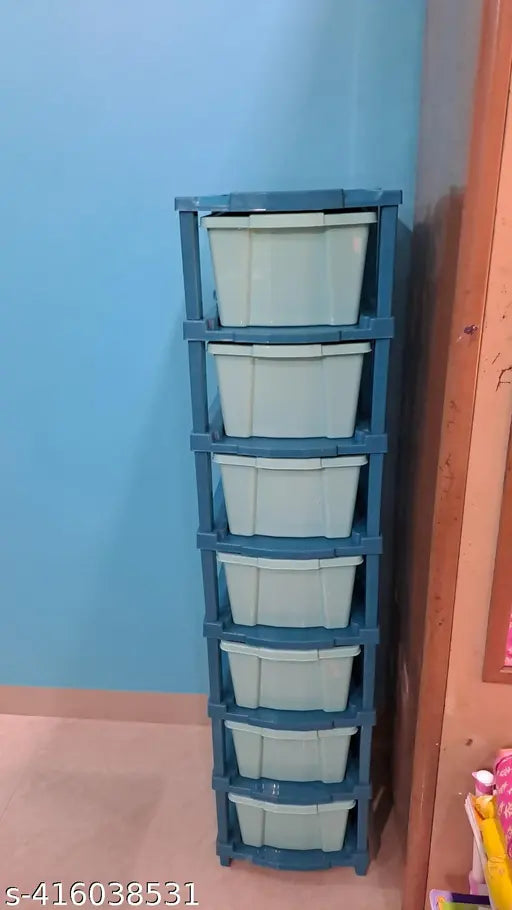 Plastic organizer, multi-compartment, 7 sections, clear bins
