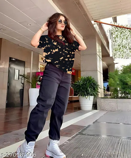 Modern cotton tie-dye t-shirt, short sleeves, black