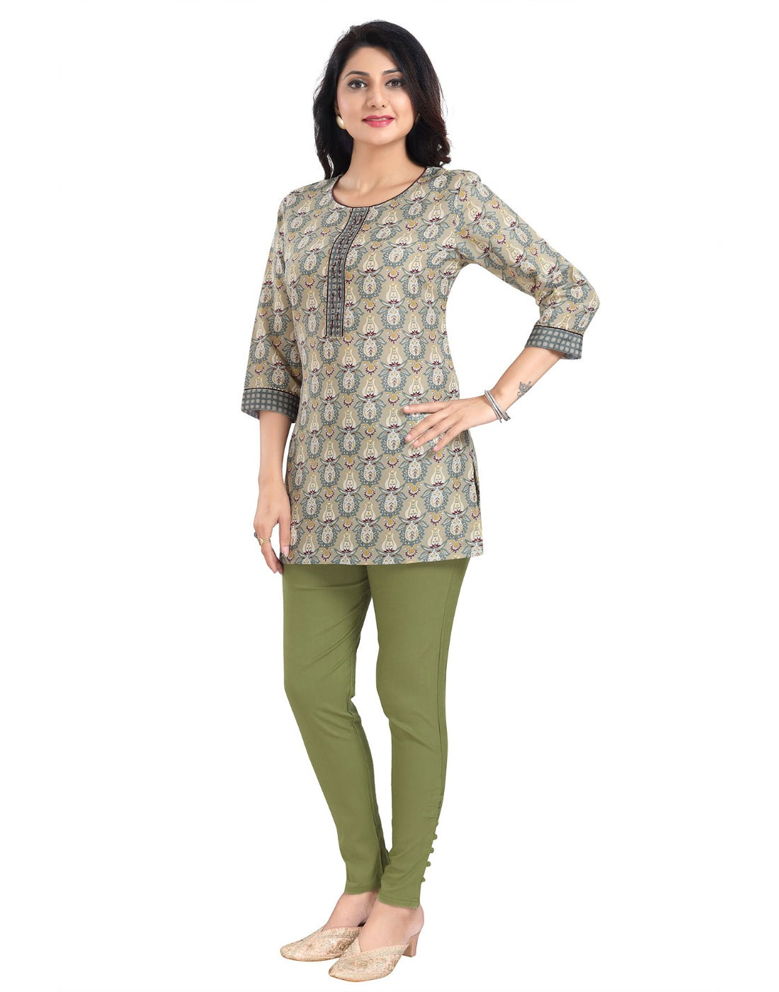 Multicolor viscose blend women's 3/4 sleeve tunic top with short length, round neck and 3/4 sleeves